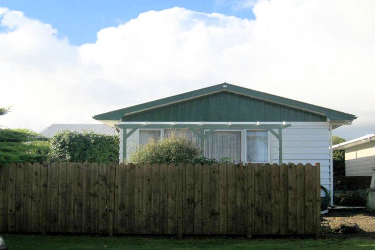 Photo of property in 9 Chums Road, Paraparaumu Beach, Paraparaumu, 5032