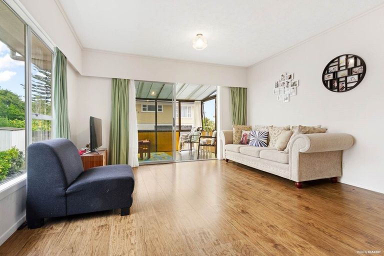 Photo of property in 2/160a Titirangi Road, New Lynn, Auckland, 0600