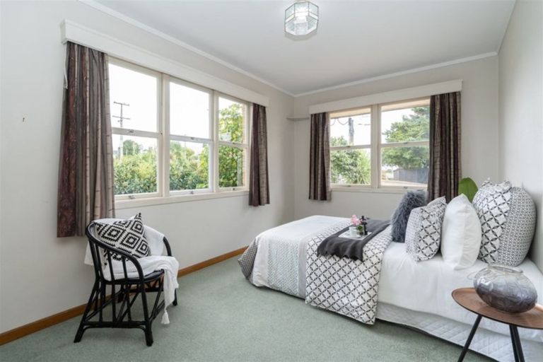 Photo of property in 35 Forest Lake Road, Forest Lake, Hamilton, 3200