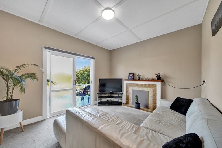 Photo of property in 72 Broadway, Waitara, 4320