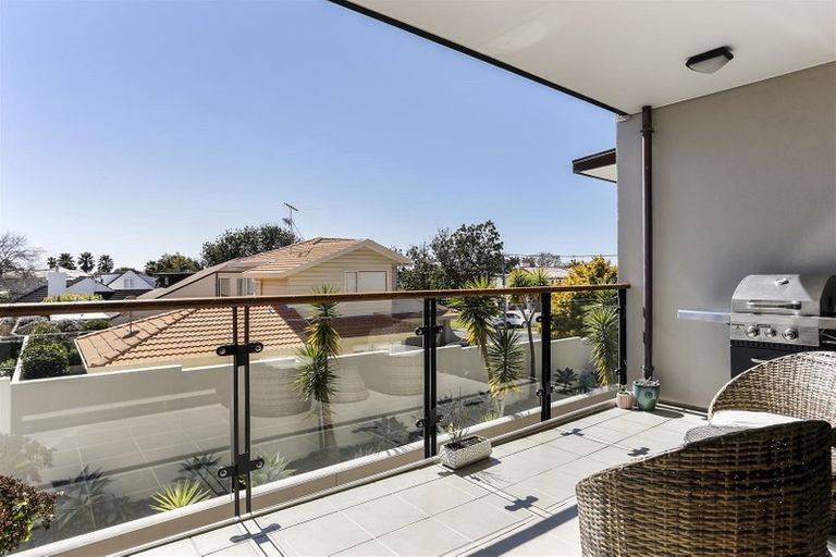 Photo of property in 7/2a Frieston Road, Milford, Auckland, 0620