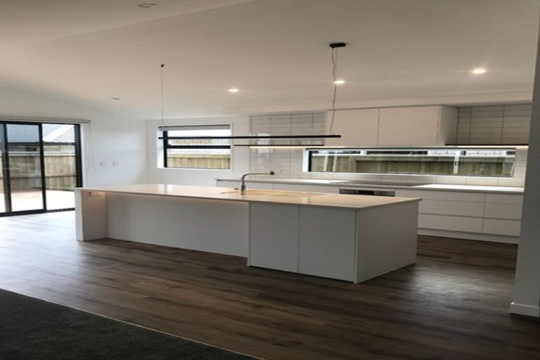 Photo of property in 18 Mida Close, Papamoa Beach, Papamoa, 3118