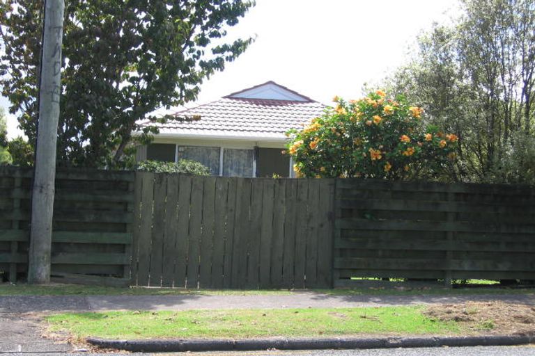 Photo of property in 11/133 Hutchinson Avenue, New Lynn, Auckland, 0600