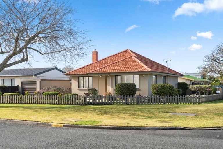 Photo of property in 2 Pemberton Crescent, Greerton, Tauranga, 3112