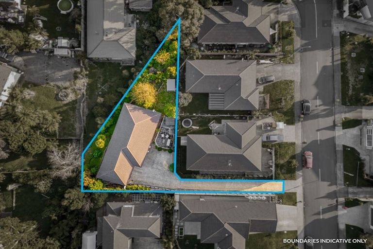 Photo of property in 12 Nirmal Place, Sunnyvale, Auckland, 0612