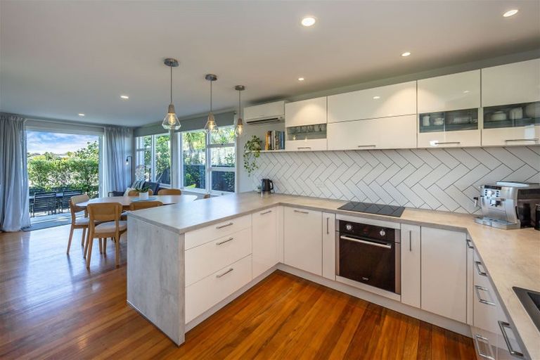 Photo of property in 28 Clipper Place, Redwood, Christchurch, 8051