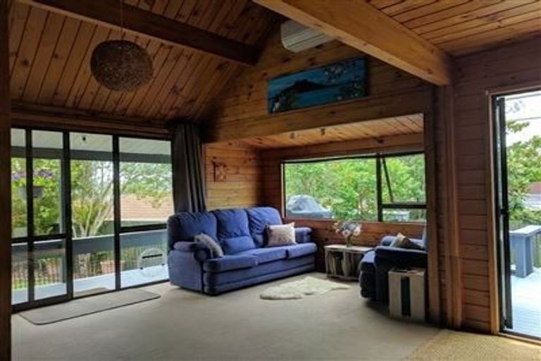 Photo of property in 2/7 Fernbird Place, Massey, Auckland, 0614