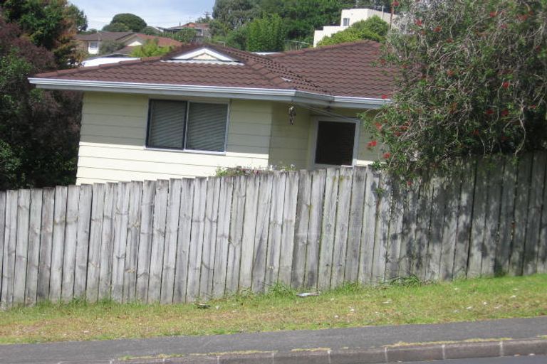 Photo of property in 31 Trias Road, Totara Vale, Auckland, 0629