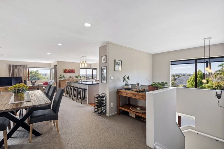 Photo of property in 15 Ballini Rise, West Harbour, Auckland, 0618