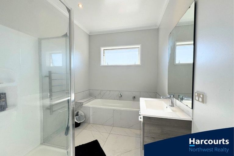 Photo of property in 5 Malbec Place, Huapai, Kumeu, 0810