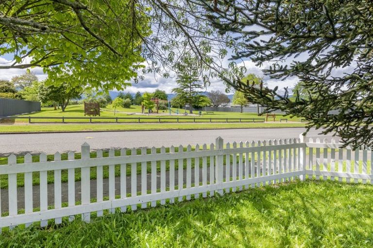 Photo of property in 2 Waimarie Park, Levin, 5510