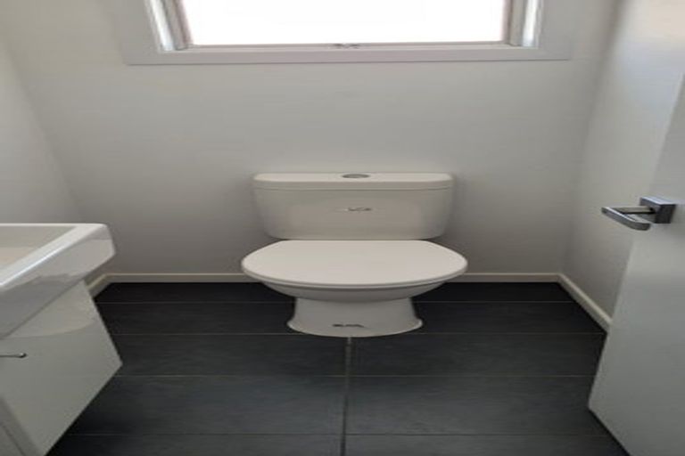 Photo of property in 53 Calvert Road, Lynmouth, New Plymouth, 4310