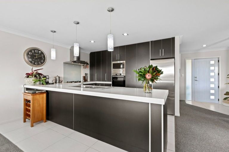 Photo of property in 33 Merriman Place, Pyes Pa, Tauranga, 3112