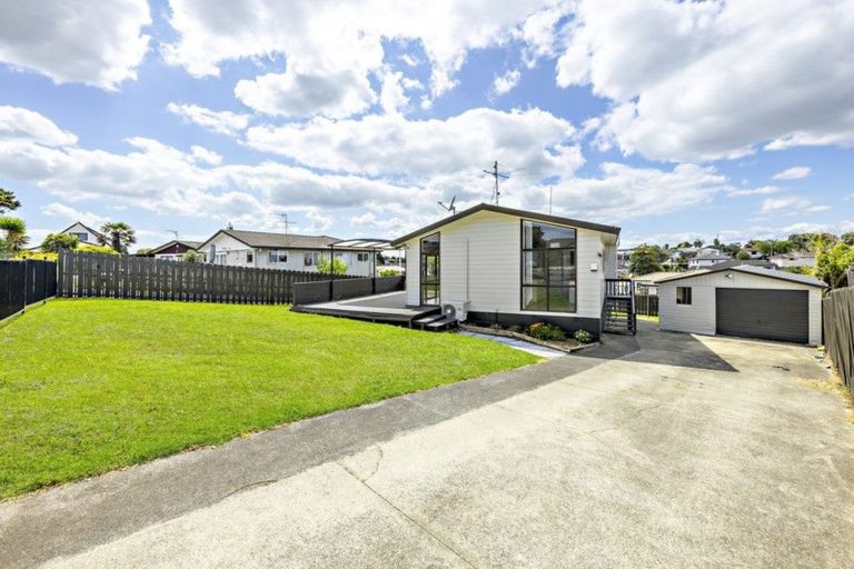 Photo of property in 71 Etherton Drive, Weymouth, Auckland, 2103