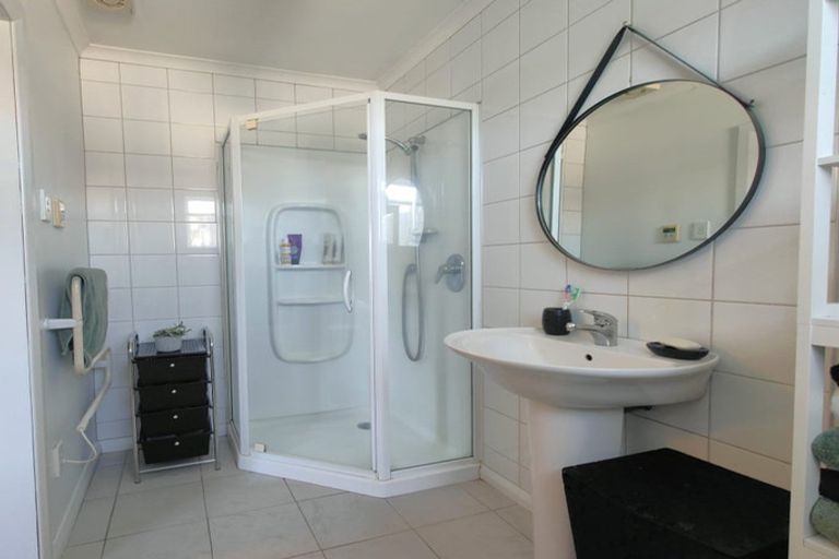 Photo of property in 108 Waikawa Road, Picton, 7220