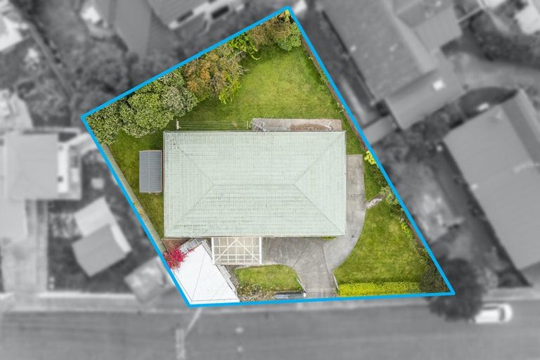 Photo of property in 341 Riverside Drive, Fairfield, Lower Hutt, 5011