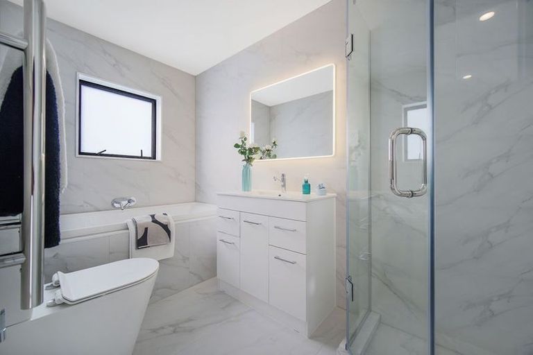 Photo of property in 17a Massine Place, Randwick Park, Auckland, 2105