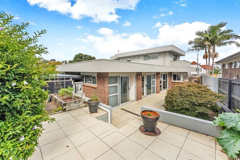 Photo of property in 9 Argo Drive, Half Moon Bay, Auckland, 2012