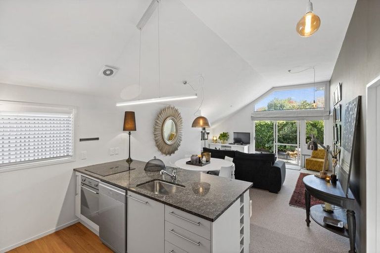 Photo of property in 3/93 Aikmans Road, Merivale, Christchurch, 8014