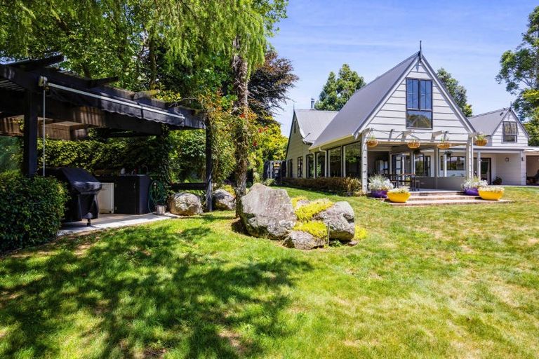 Photo of property in 48 Kairau Road West, Sentry Hill, New Plymouth, 4373
