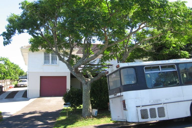 Photo of property in 17 Oreil Avenue, West Harbour, Auckland, 0618