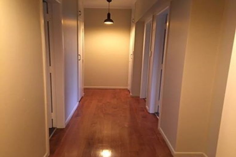 Photo of property in 221a Karori Road, Karori, Wellington, 6012