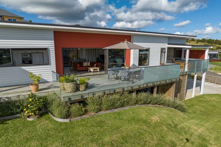 Photo of property in 4 Freyja Crescent, Coopers Beach, 0420