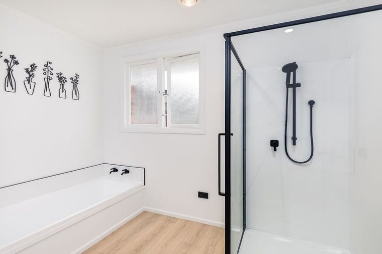 Photo of property in 81 Timaru Road, Waimate, 7924