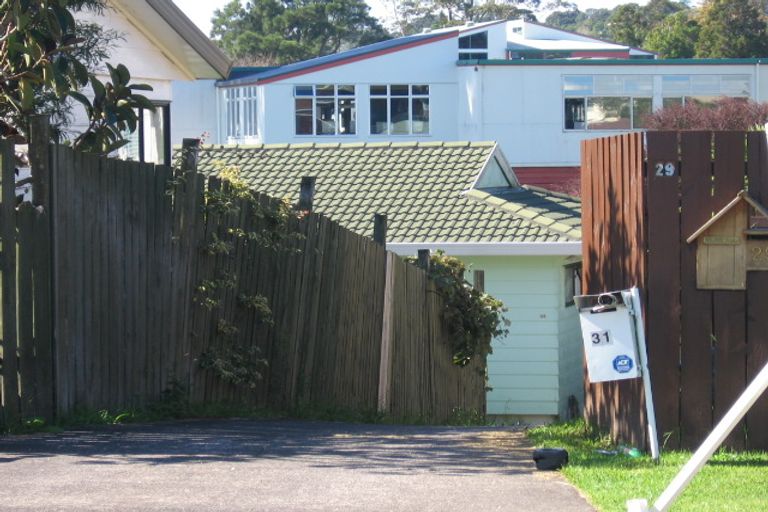 Photo of property in 33 Meadowvale Rise, Titirangi, Auckland, 0604