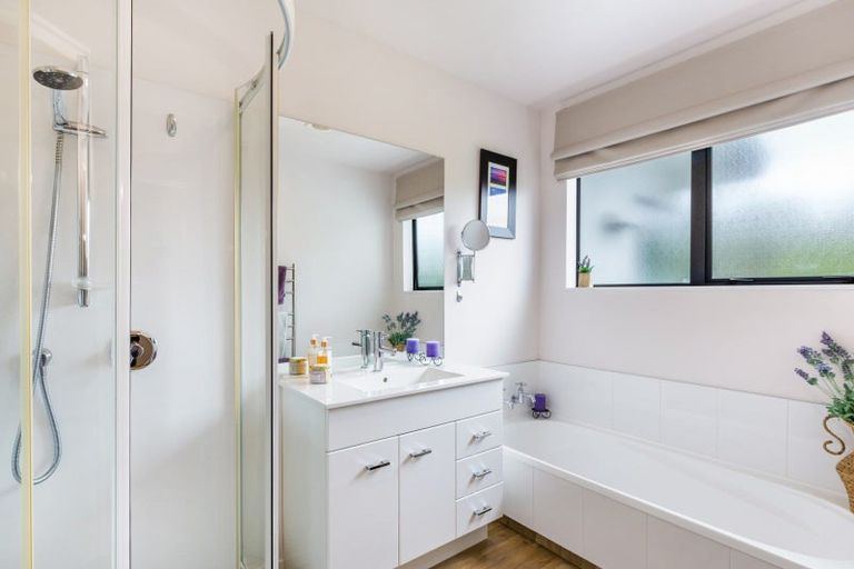 Photo of property in 35 Kinder Street, Acacia Bay, Taupo, 3330