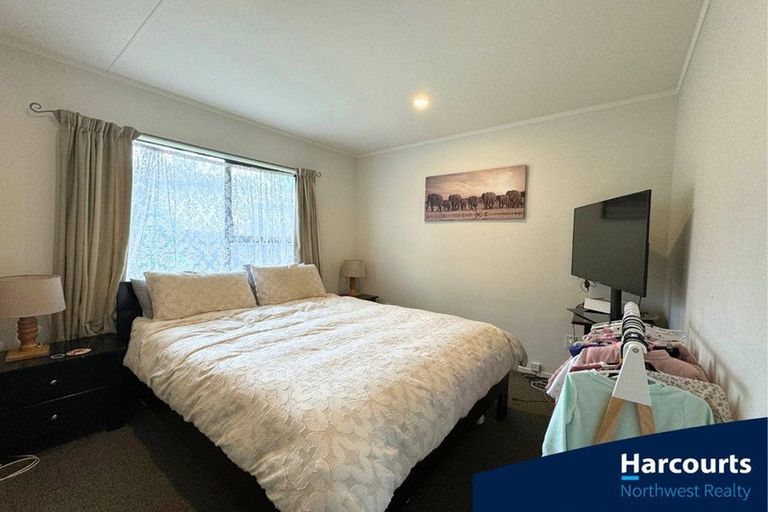 Photo of property in 124 Moire Road, West Harbour, Auckland, 0618