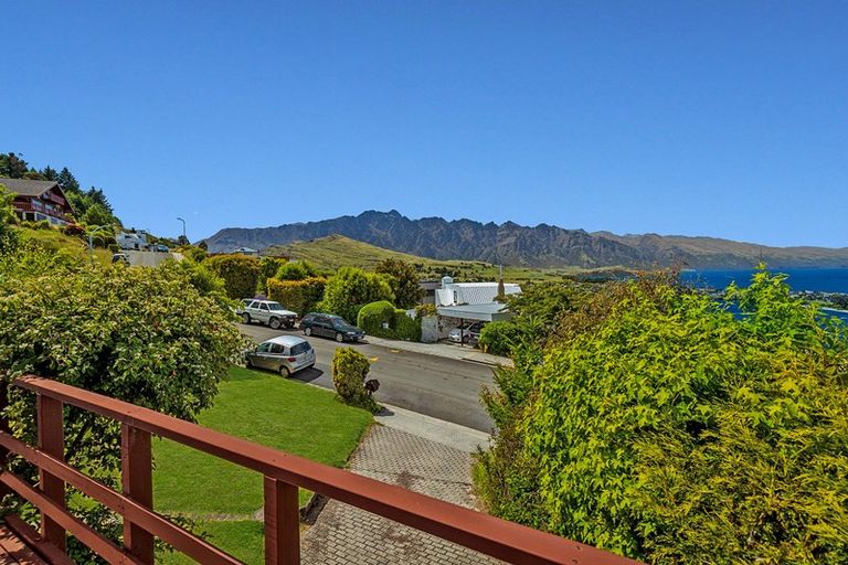 Photo of property in 12 Wakatipu Heights, Queenstown, 9300