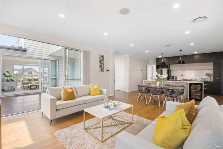 Photo of property in 51 Cilliers Drive, Silverdale, 0932