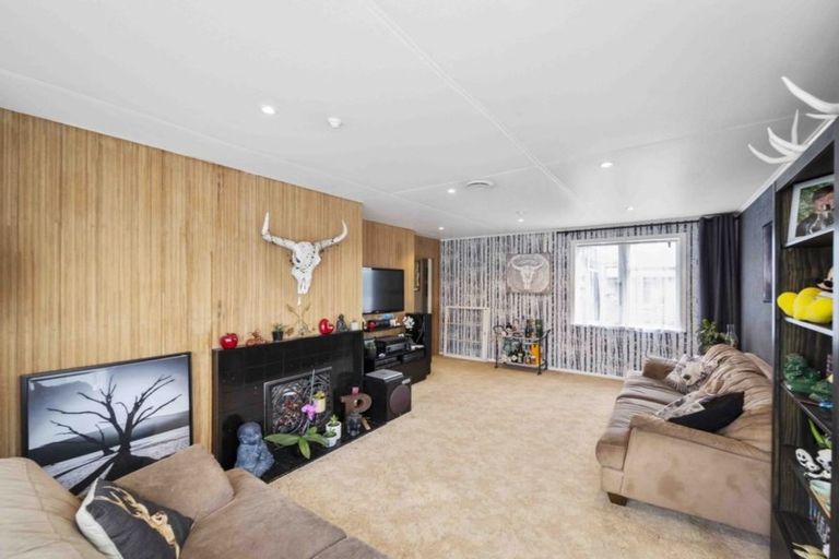 Photo of property in 28 Grenville Street, Marfell, New Plymouth, 4310