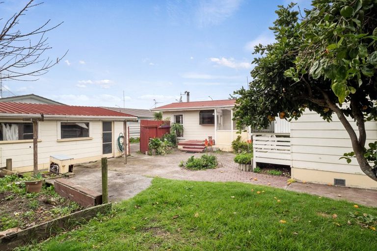 Photo of property in 1/23 Sea Spray Drive, Bucklands Beach, Auckland, 2012