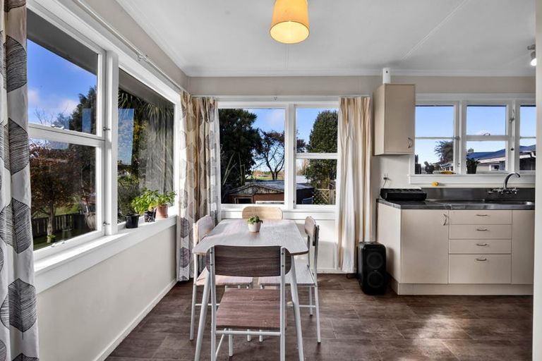 Photo of property in 100 Stanners Street, Eltham, 4322