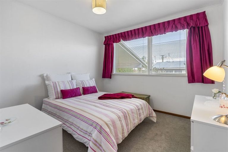 Photo of property in 4 Clendon Place, Manurewa, Auckland, 2102