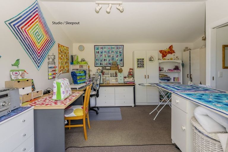 Photo of property in 10 Kohekohe Road, Waikanae, 5036