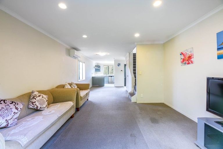 Photo of property in 12 Barnea Circle, Glen Eden, Auckland, 0602