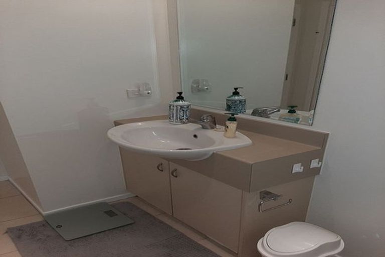 Photo of property in 2/1 Opito Way, East Tamaki, Auckland, 2013