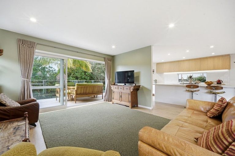 Photo of property in 11a Langana Avenue, Browns Bay, Auckland, 0630
