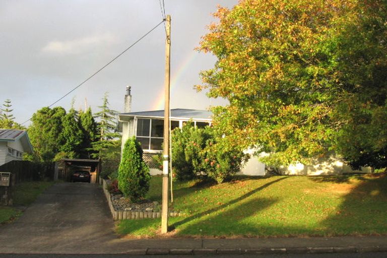 Photo of property in 120 Vodanovich Road, Te Atatu South, Auckland, 0610