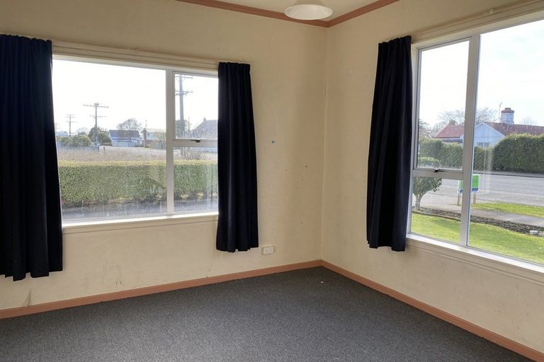 Photo of property in 82 Seaward Road, Edendale, 9825