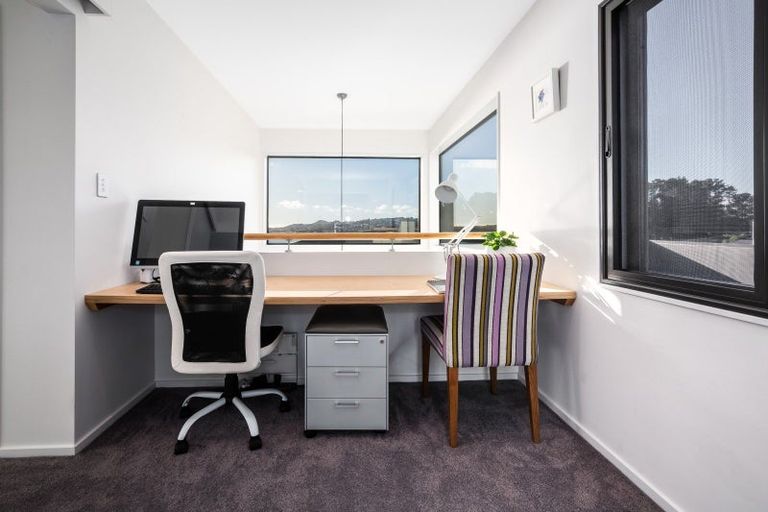 Photo of property in 10 Ihakara Arthur Lane, Aotea, Porirua, 5024