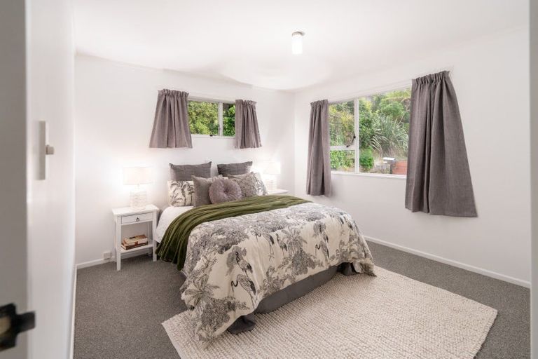 Photo of property in 20 Salford Street, Newlands, Wellington, 6037