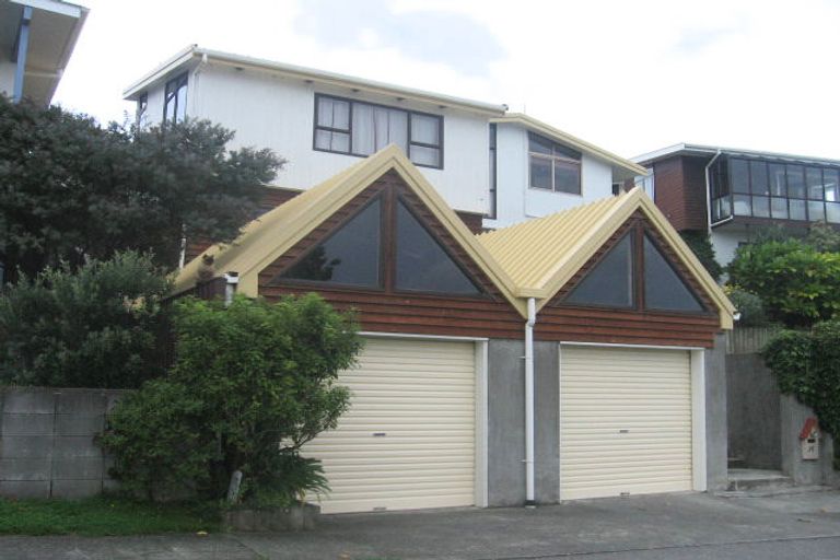 Photo of property in 16 Hibiscus Grove, Maungaraki, Lower Hutt, 5010