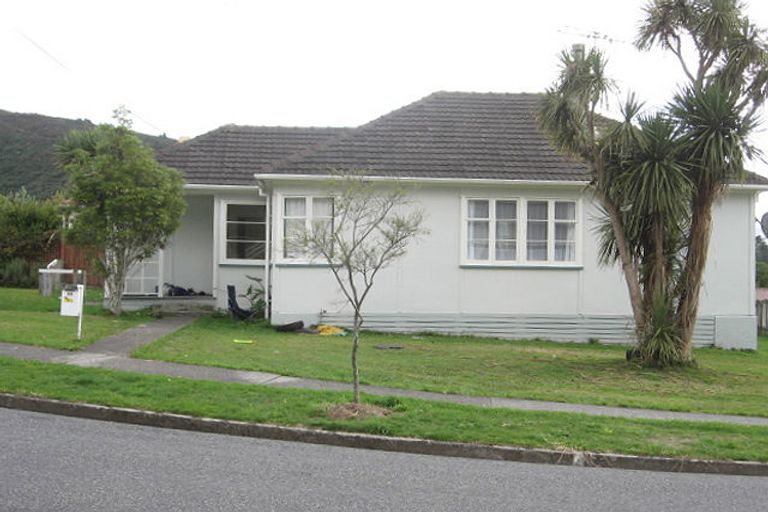 Photo of property in 22 Cleland Crescent, Naenae, Lower Hutt, 5011