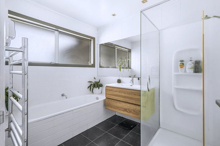 Photo of property in 27 Glen Lynne Avenue, Queenwood, Hamilton, 3210