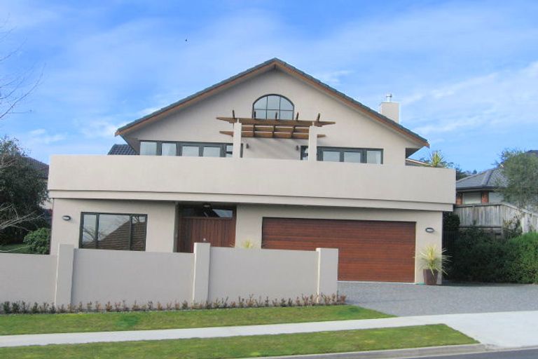 Photo of property in 28 Lansell Drive, East Tamaki Heights, Auckland, 2016