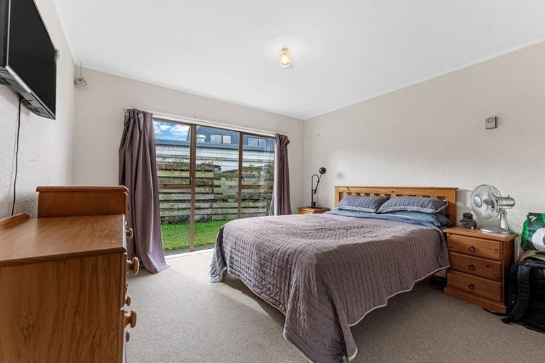 Photo of property in 7a Kirrama Place, Conifer Grove, Takanini, 2112